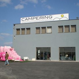 Wohnmobilhändler: Bildquelle: www.campering.it - Campering S.r.l.