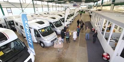 Wohnwagenhändler - Metzingen - .. und 8000 qm Indoor-Caravaningwelt. - Seit 1975 gibt es das Caravaning-Center Schmidtmeier. Ideen, aus denen mobile Freizeit entsteht.