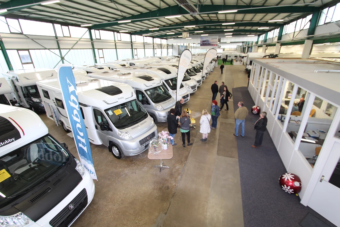 Wohnmobilhändler: .. und 8000 qm Indoor-Caravaningwelt. - Seit 1975 gibt es das Caravaning-Center Schmidtmeier. Ideen, aus denen mobile Freizeit entsteht.