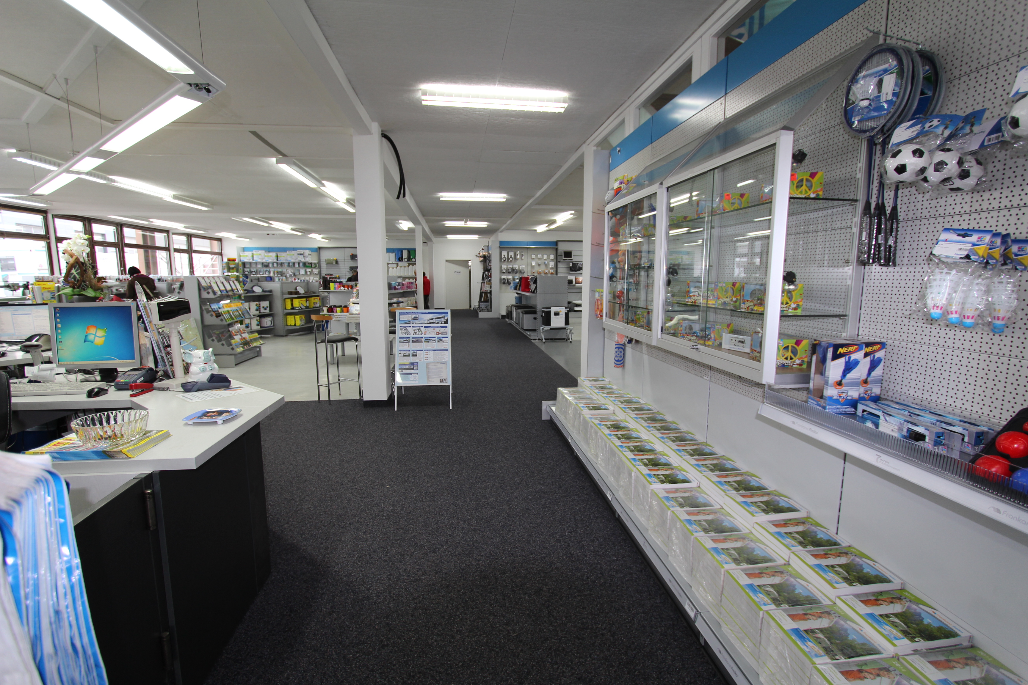 Wohnwagenhändler - PLZ 72144 (Deutschland) - Der großzügige Zubehörshop. - Seit 1975 gibt es das Caravaning-Center Schmidtmeier. Ideen, aus denen mobile Freizeit entsteht.