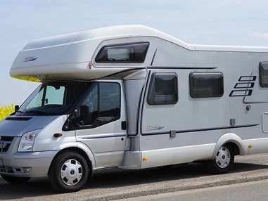 Wohnmobilhändler: Unser 24h Wohnmobilankauf-Serivce ermöglicht Ihnen schnelles und bequemes Verkaufen von Ihrem Wohnmobil oder Wohnwagen
Füllen Sie das Formular aus und erhalten Sie umgehend eine zertifizierte Preisanalyse mit Fair-Deal Garantie & Ankaufsangebot.
➤ Gratis Anfrageformular auf unserer Webseite
➤ Jetzt kostenfrei Rückruf sichern!
Wir wünschen allzeit gute Fahrt! - Rheinrad-Wohnmobile Ankauf & Verkauf