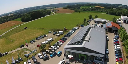 Wohnwagenhändler - Markenvertretung: LMC - Deutschland - Ein Teil unseres Geländes aus der Luft - Autohaus Zander - Reisemobile Niederbayern