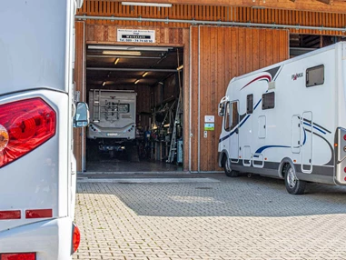Wohnmobilhändler: Werkstattplatz 1+ 2 - Caravan Service Stehmeier - CARAVAN SERVICE Stehmeier