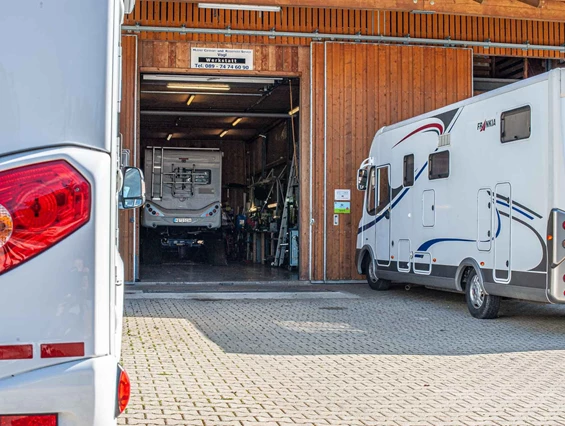 Wohnmobilhändler: Werkstattplatz 1+ 2 - Caravan Service Stehmeier - CARAVAN SERVICE Stehmeier