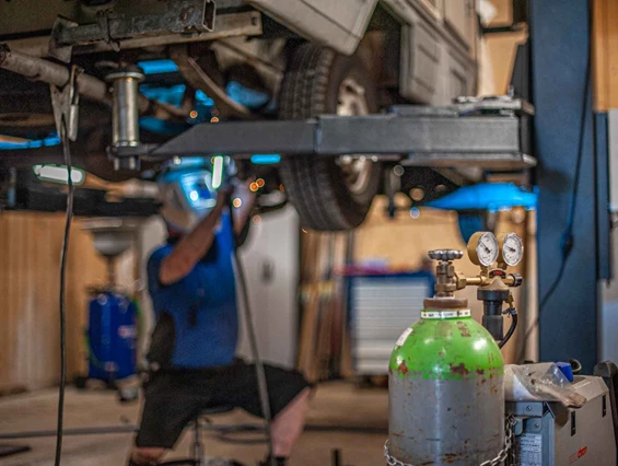 Wohnmobilhändler: Schweißarbeiten am Wohnmobil - Caravan Service Stehmeier - CARAVAN SERVICE Stehmeier