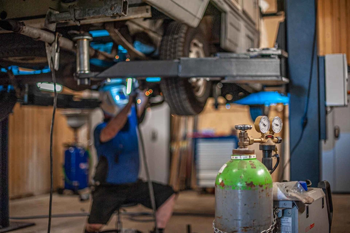 Wohnmobilhändler: Schweißarbeiten am Wohnmobil - Caravan Service Stehmeier - CARAVAN SERVICE Stehmeier