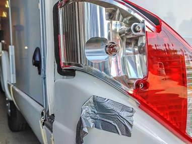 Wohnmobilhändler: Unfallschaden, Streifschaden, Anfahrschaden an einem Wohnmobil zur Reparatur - Caravan Service Stehmeier - CARAVAN SERVICE Stehmeier