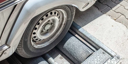 Caravan dealer - Unfallinstandsetzung - Germany - Doppelachs Bremsenprüfstand für Wohnmobile und Wohnwagen zur Vorbereitung der HU - Caravan Service Stehmeier - CARAVAN SERVICE Stehmeier