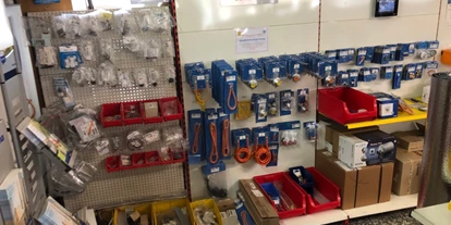 Concessionario di caravan - Reparatur Wohnwagen - Austria - Zubehörshop mit Gas, Wasser, Sanitärprodukten im Caravanbereich.
Zeltzubehör, Vorzelte, Vorzeltboden,  - Caravan Schurian
