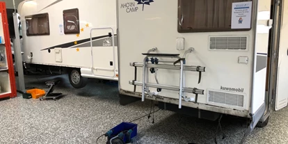Concessionario di caravan - Reparatur Wohnwagen - Austria - Instandsetzung von Hagel-, Unfall und Feuchtigkeitsschäden.
Montage von Zubehörteilen wie Markisen, SAT Anlagen, Klimaanlagen, Gasheizungen ud vieles mehr. - Caravan Schurian
