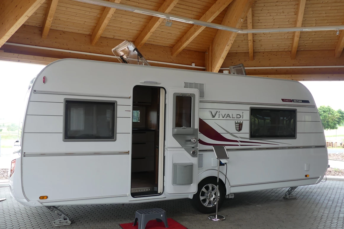 Wohnmobilhändler: Caravan & Reisemobil Verkauf Handschuhmacher