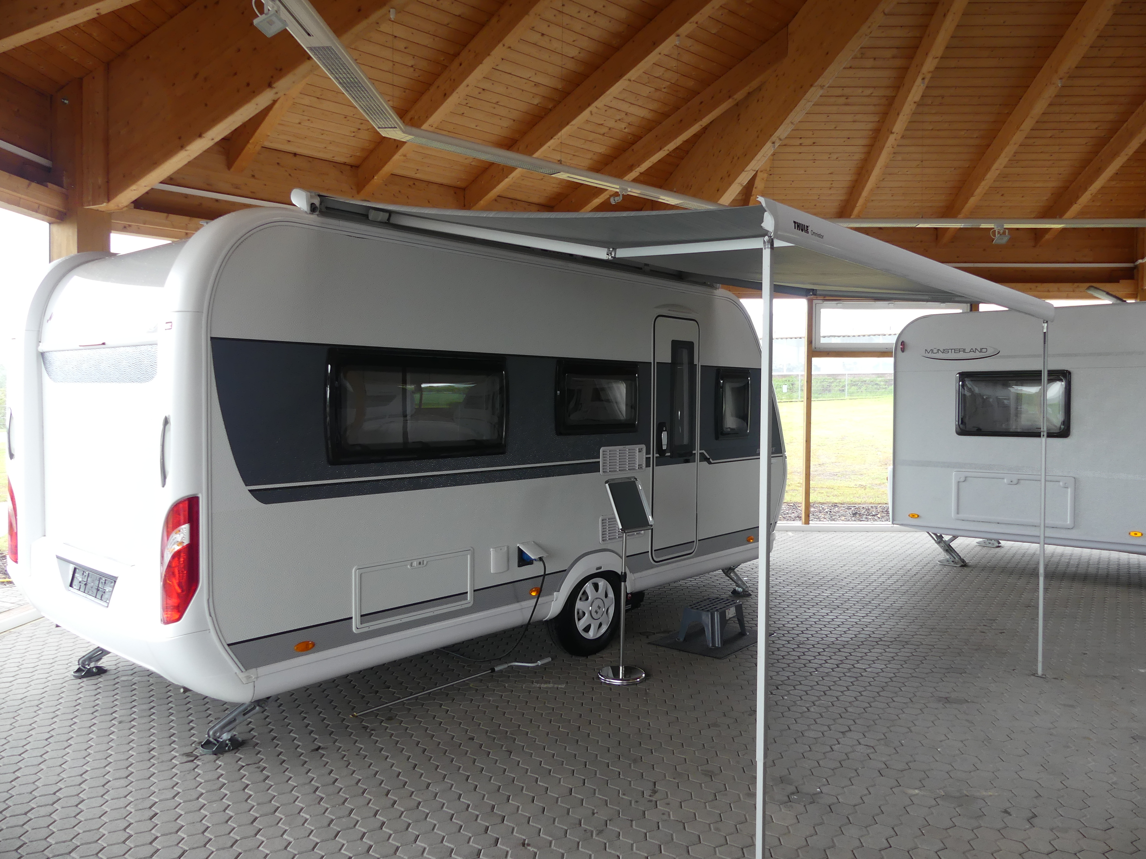 Wohnmobilhändler: Caravan & Reisemobil Verkauf Handschuhmacher