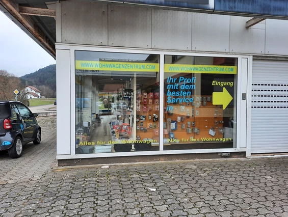 Wohnmobilhändler: Wohnwagenzentrum