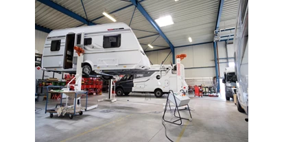 Caravan dealer - Unfallinstandsetzung - Germany - 'Die Werkstatt - Caravan Company Berlin Schötzau u. Sohn