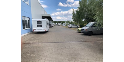 Caravan dealer - Unfallinstandsetzung - Germany - Ein Teil der Außenfläche - Caravan Company Berlin Schötzau u. Sohn