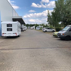 Wohnmobilhändler: Ein Teil der Außenfläche - Caravan Company Berlin Schötzau u. Sohn