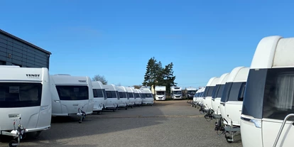 Wohnwagenhändler - Verkauf Reisemobil Aufbautyp: Alkoven - Hobby Caravan Center Wusterhausen, Inh. Uwe Scheurell