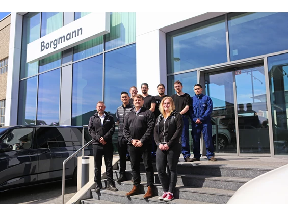 Wohnmobilhändler: Team VW Nutzfahrzeuge, der California Profi Partner in Krefeld und Region. - VW Nutzfahrzeuge Borgmann