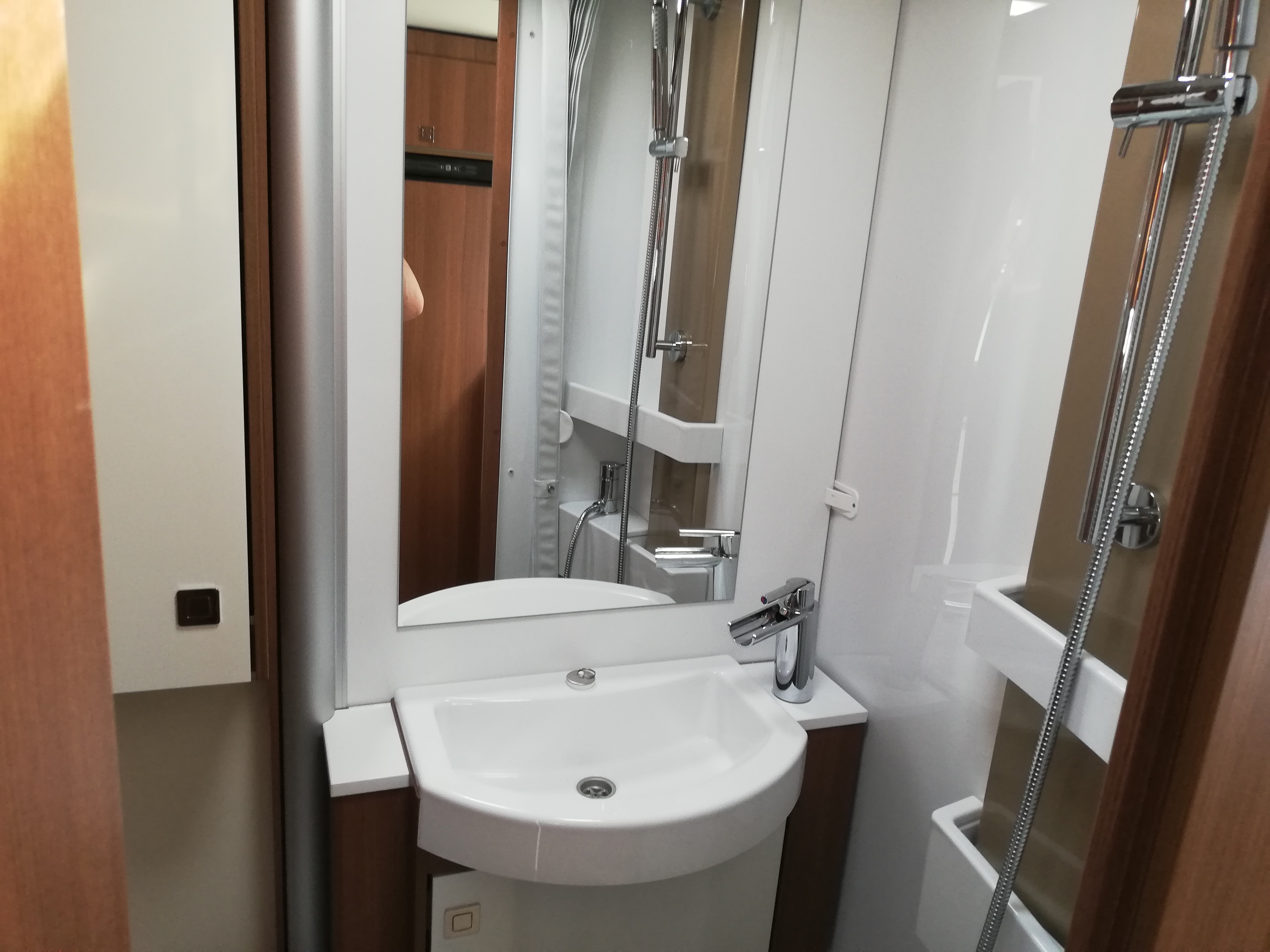 Caravandealer - Reisemobile Zill LMC - Explorer I 675 G Comfort