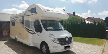 Caravandealer - Baden-Württemberg - Ahorn Canada AE Wohnmobil mieten bei AlbCamper mit TV, Markise, Dusche, WC, Küche usw. - AlbCamper Wohnmobilvermietung, Wohnmobil mieten Ahorn Canada AE Wohnmobil