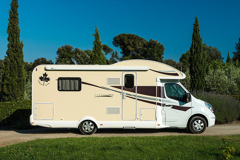 Caravandealer - Teilintegriertes Wohnmobil günstig mieten bei AlbCamper - AlbCamper Wohnmobilvermietung, Wohnmobil mieten Ahorn Canada TQ Teilintegriertes Wohnmobil