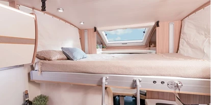 Caravandealer - Baden-Württemberg - Teilintegriertes Wohnmobil günstig mieten mit Küche, Dusche, WC, Markise, TV, Fahrradträger, Klimaanlage - AlbCamper Wohnmobilvermietung, Wohnmobil mieten Ahorn Canada TQ Teilintegriertes Wohnmobil