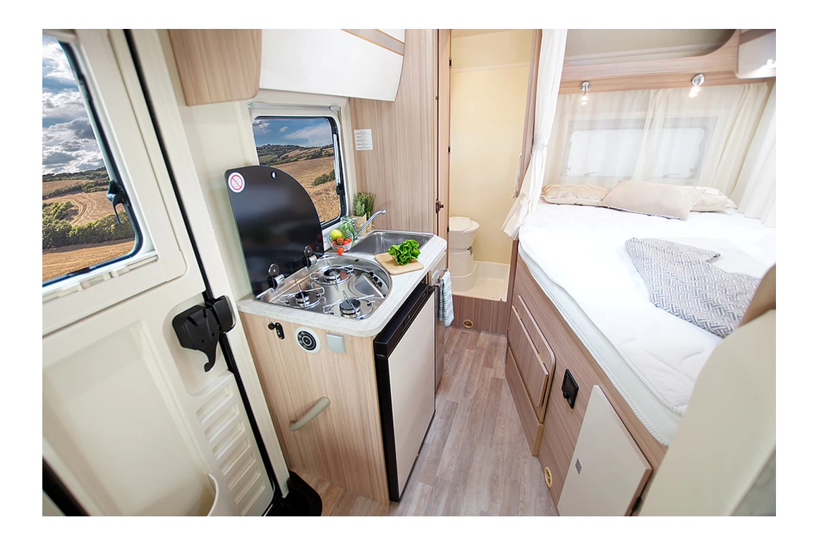 Camper mieten: kompaktes kleines Wohnmobil für 1-3 Personen günstig mieten - Ahorn Camp 590 Wohnmobil bei AlbCamper