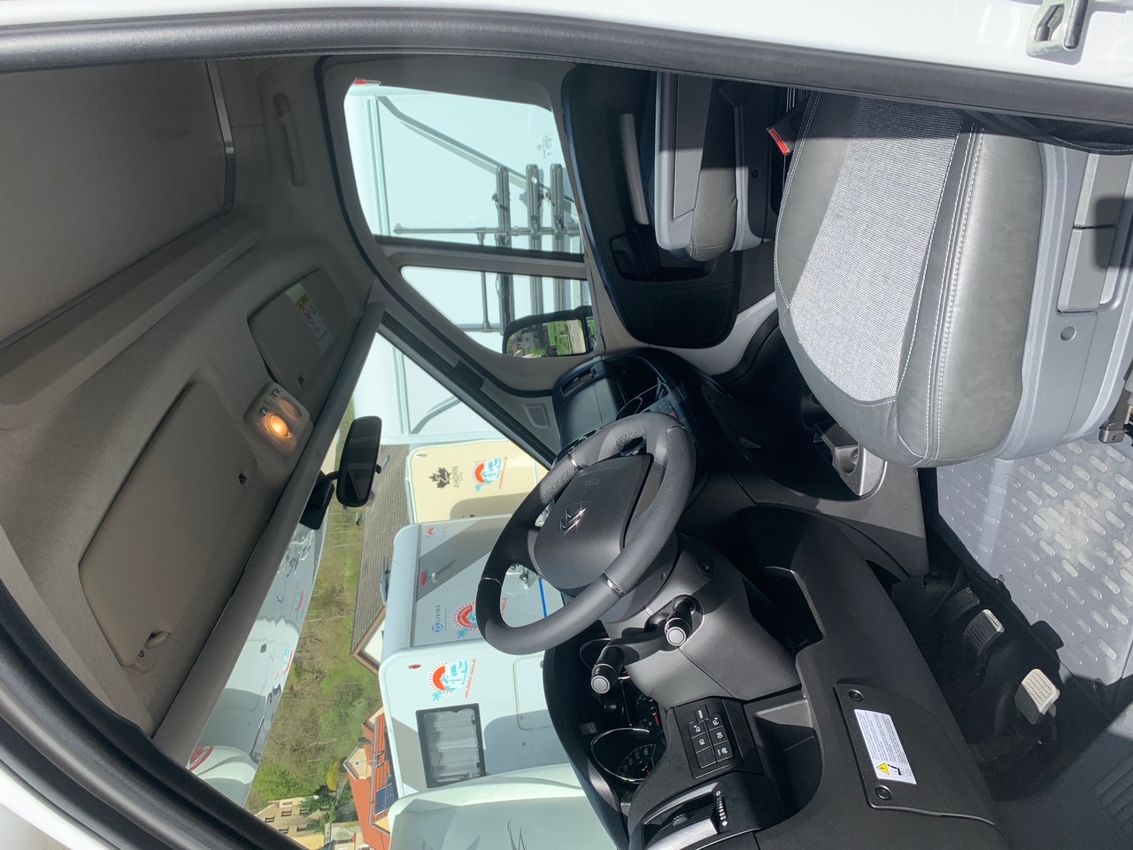 Caravandealer - Wohnmobile Röder ADRIA Coral XL 660 SL