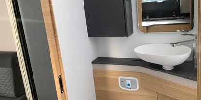 Caravandealer - Baden-Württemberg - Wohnmobile Röder ADRIA Coral XL 660 SL