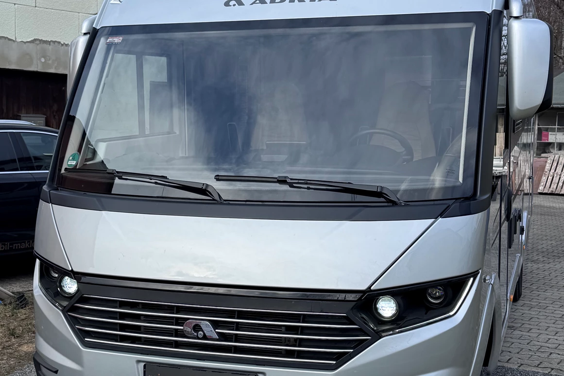 Wohnmobilhändler: Bestandsfahrzeug - Reisemobil-Makler.de