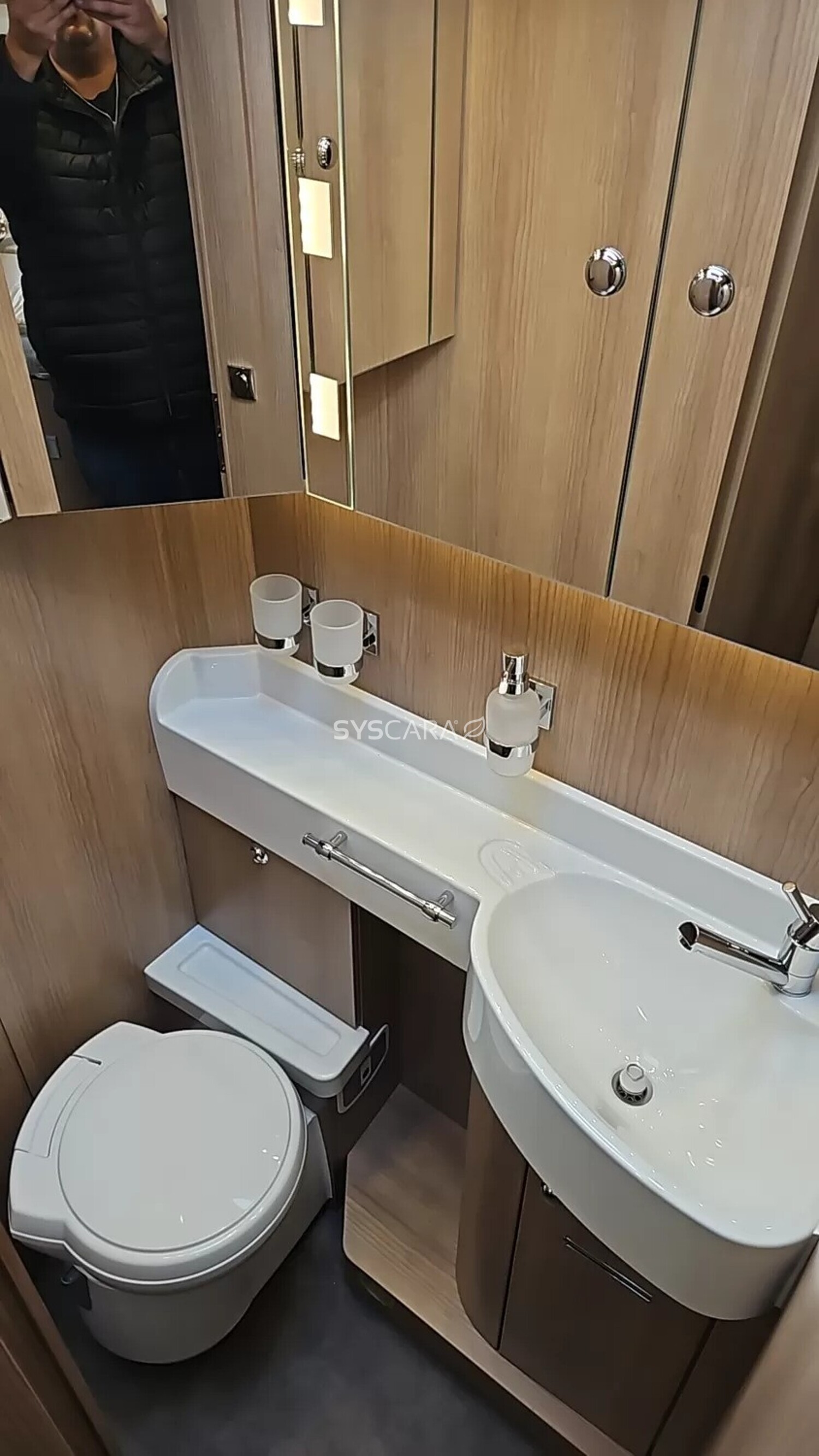 Wohnmobilhändler: Reisemobil-Makler.de GmbH