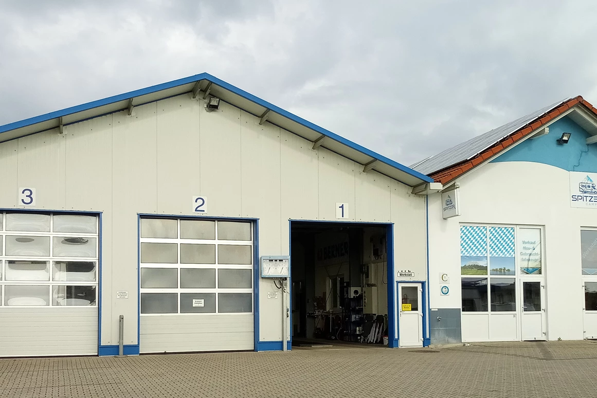 Wohnmobilhändler: Werkstatt und Shop - Dominik Spitzer