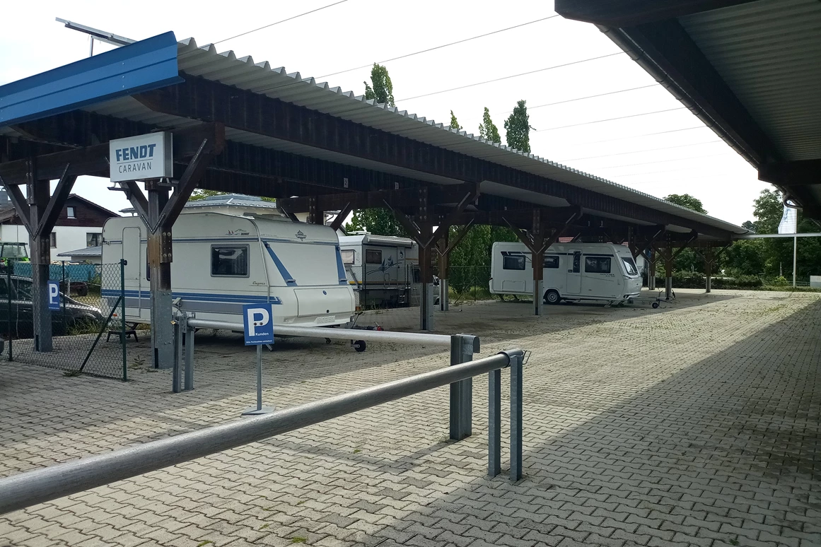 Wohnmobilhändler: Gelände - Dominik Spitzer