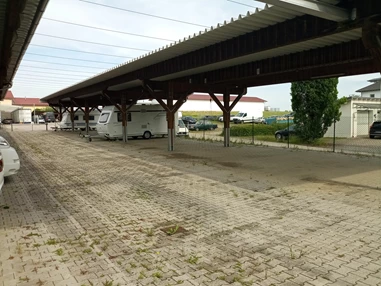 Wohnmobilhändler: Gelände - Dominik Spitzer