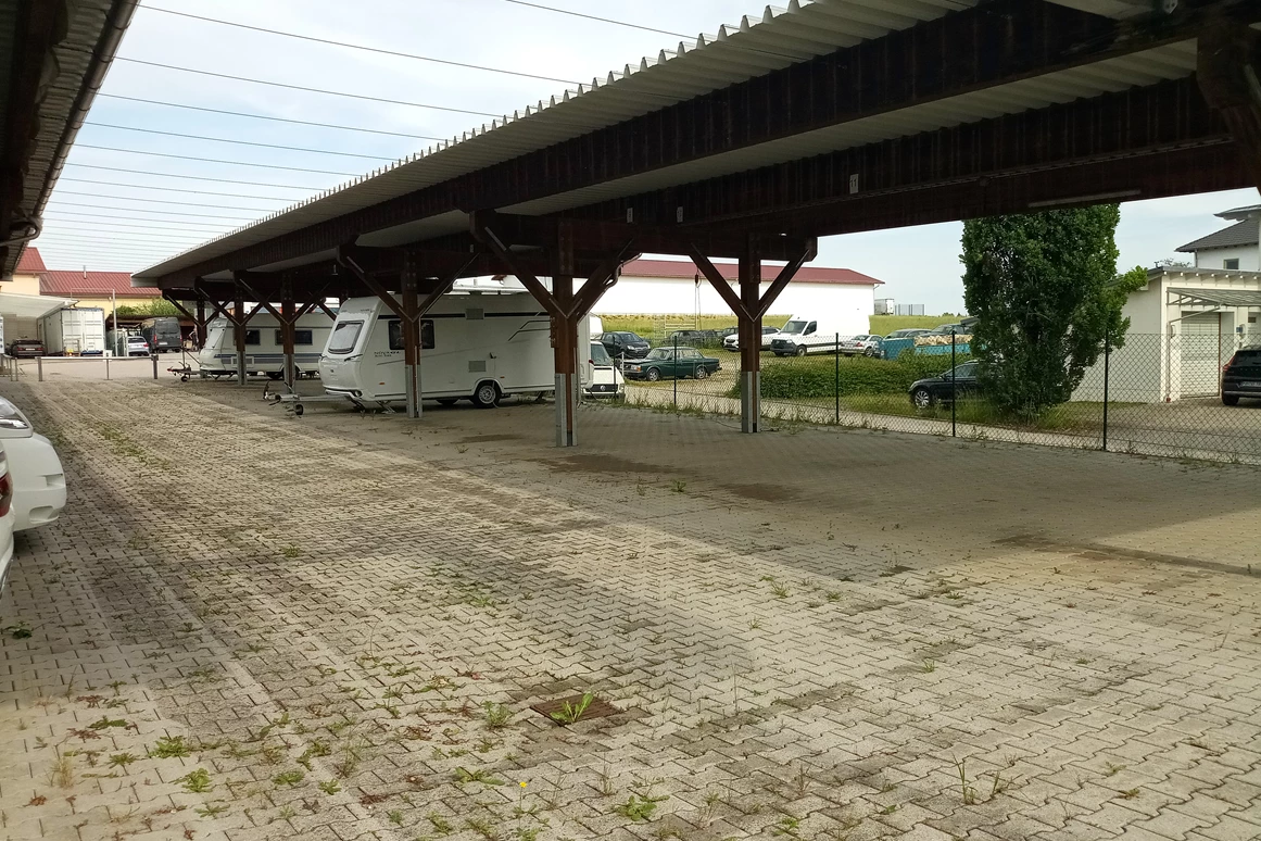 Wohnmobilhändler: Gelände - Dominik Spitzer