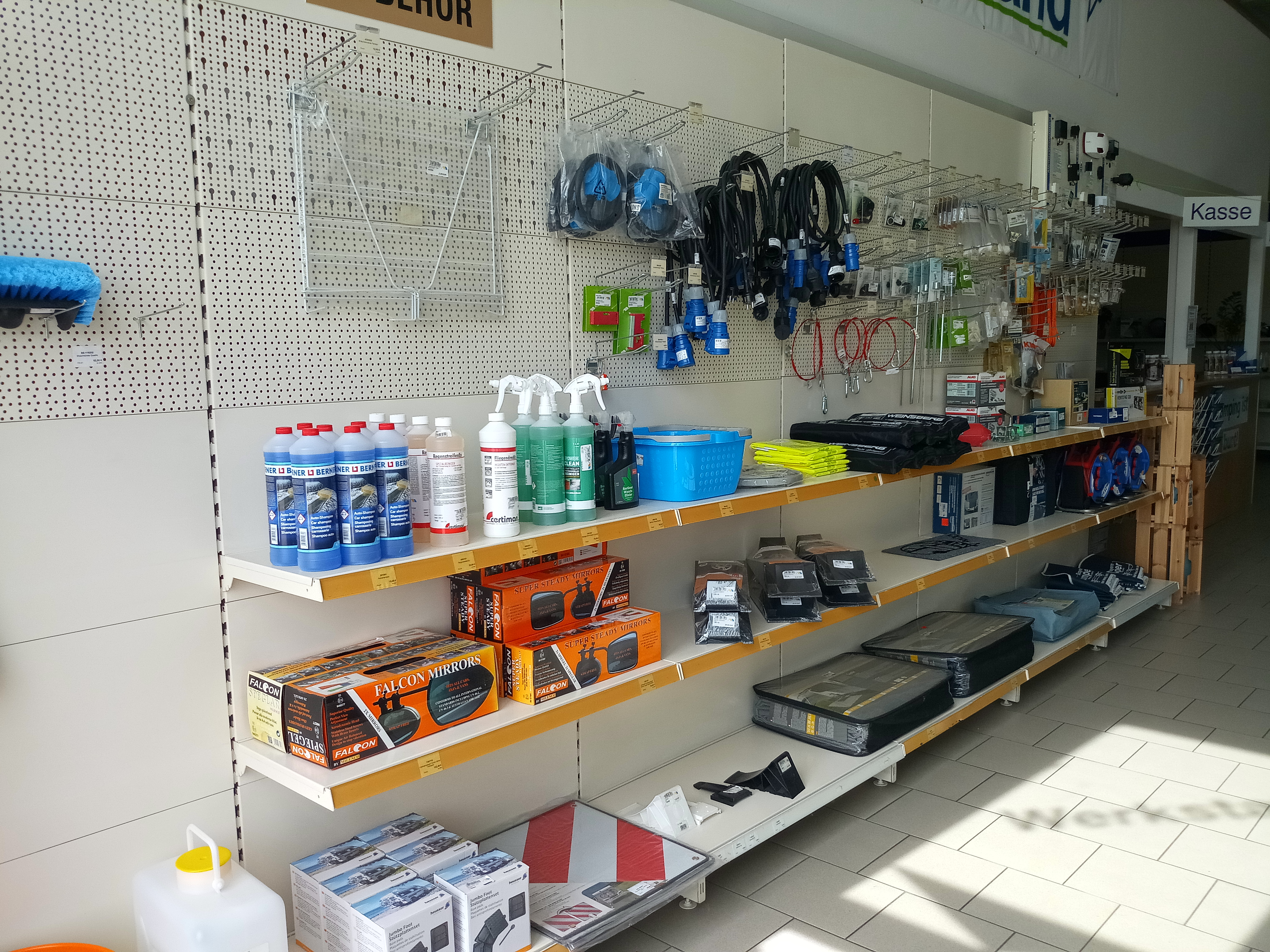 Wohnmobilhändler: Innenräume Shop - Dominik Spitzer