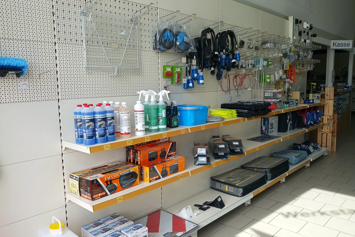 Wohnmobilhändler: Innenräume Shop - Dominik Spitzer