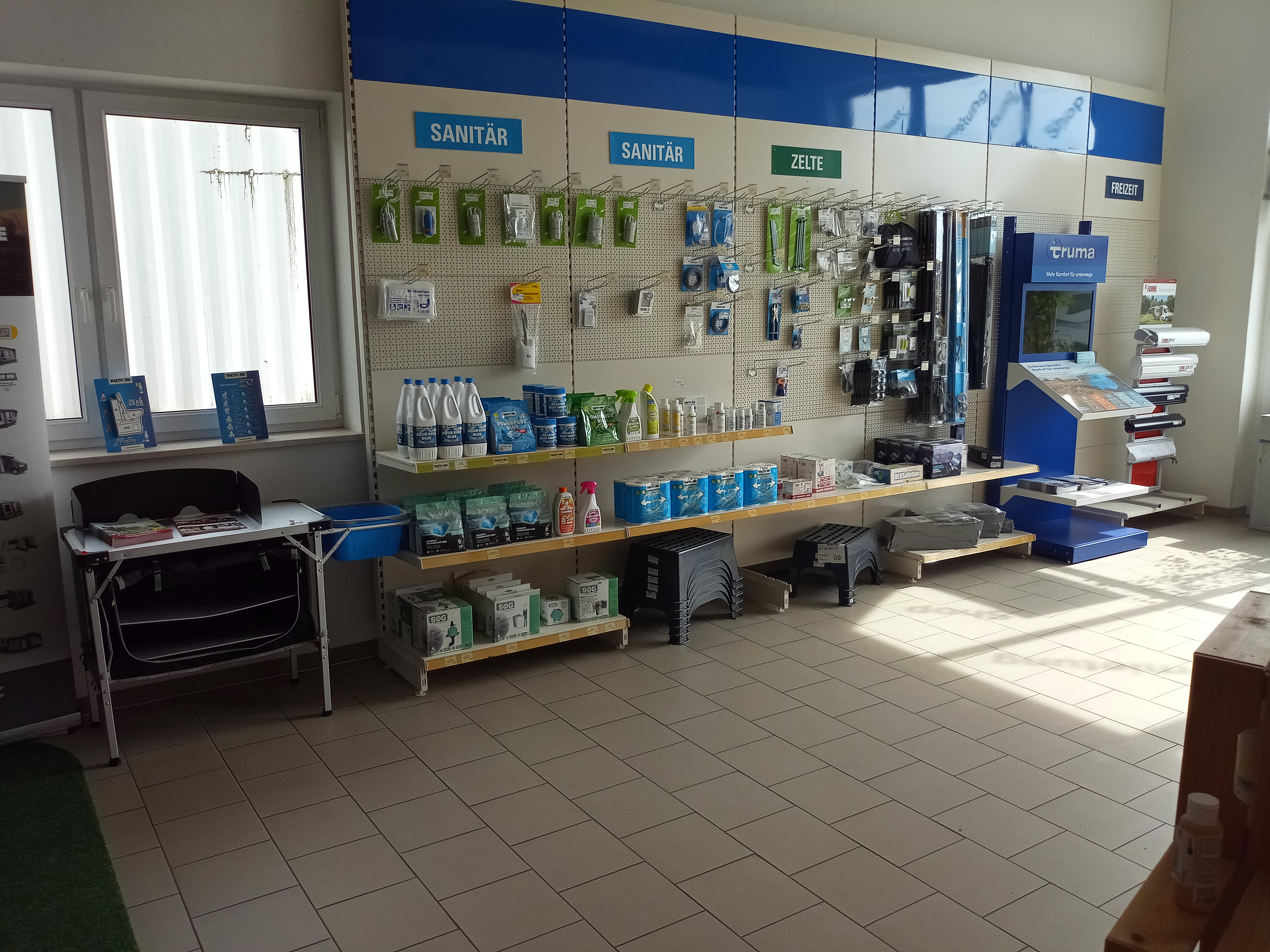 Wohnmobilhändler: Innenräume Shop - Dominik Spitzer