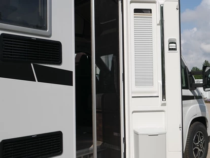 Caravan dealer - Thüringen Süd - Freizeitfahrzeuge-Teichmann LAIKA Ecovip L 2009 Automatik Neufahrzeug sofort verfügbar