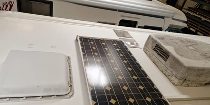 Concessionario di caravan - Reparatur Wohnwagen - Dichtheitskontrollen und Abdichtarbeiten am Dach, Installation von Photovoltaikanlagen, Satelitenanlegen, Klimaanlagen, digitale Empfangseinheiten - Wohnmobil-Klinik