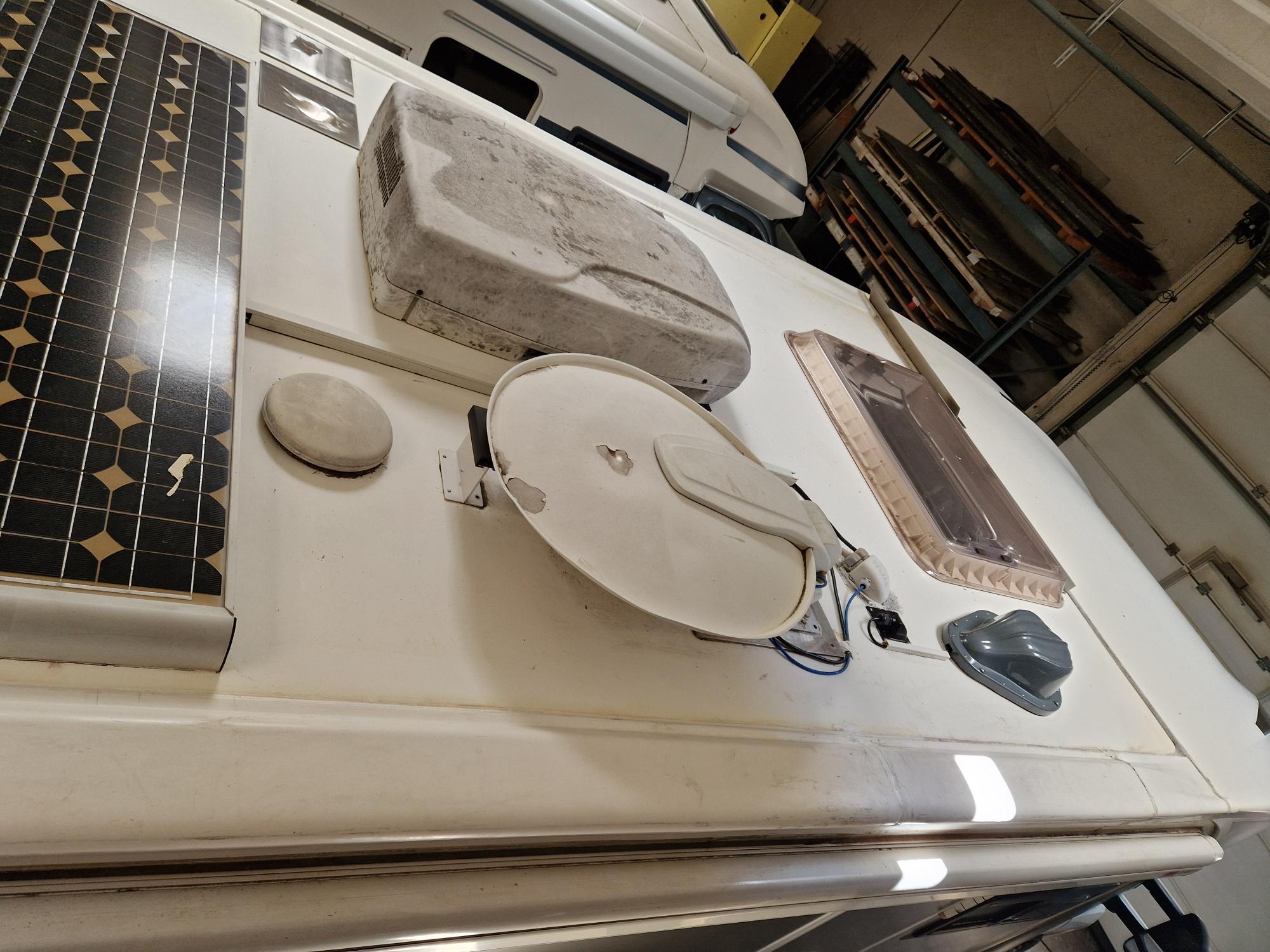 Wohnmobilhändler: Dachreinigung und Abdichtung - Wohnmobil-Klinik