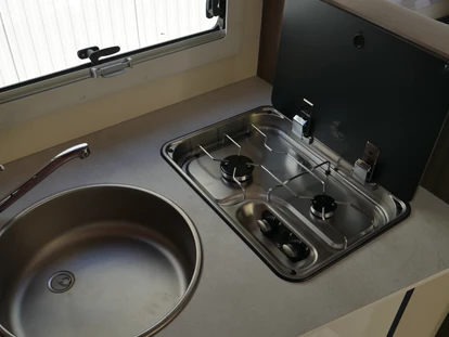 Caravan dealer - Thüringen Süd - Freizeitfahrzeuge-Teichmann Wohnmobil Roller Team Kronos 266 TL mit Hubbett Neufahrzeug Automatik sofort verfügbar