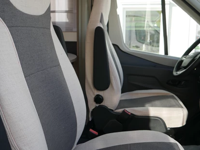 Caravan dealer - Thüringen Süd - Freizeitfahrzeuge-Teichmann Wohnmobil Roller Team Kronos 266 TL mit Hubbett Neufahrzeug Automatik sofort verfügbar