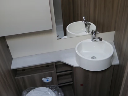 Caravan dealer - Thüringen Süd - Freizeitfahrzeuge-Teichmann Wohnmobil Roller Team Kronos 284 TL mit Hubbett Neufahrzeug Automatik sofort verfügbar