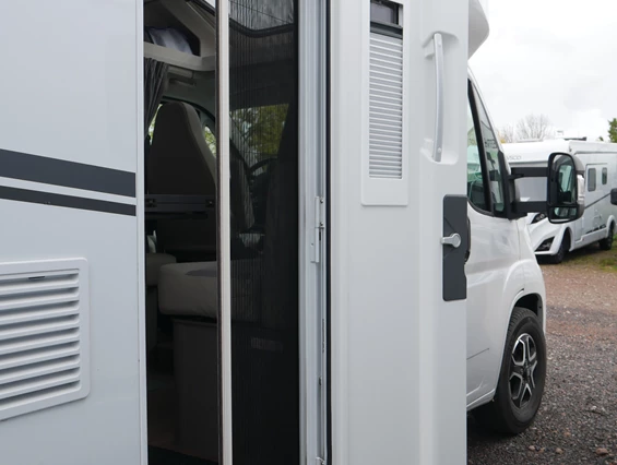Wohnmobil-Verkauf: Wohnmobil Etrusco T 7400 QBC -Queensbett- Automatik 180 PS, Hubbett Gebrauchtfahrzeug