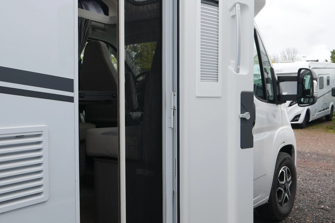 Wohnmobil-Verkauf: Wohnmobil Etrusco T 7400 QBC -Queensbett- Automatik 180 PS, Hubbett Gebrauchtfahrzeug