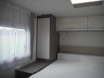 Caravan dealer - Thüringen Süd - Freizeitfahrzeuge-Teichmann Wohnmobil Etrusco T 7400 QBC -Queensbett- Automatik 180 PS, Hubbett Gebrauchtfahrzeug