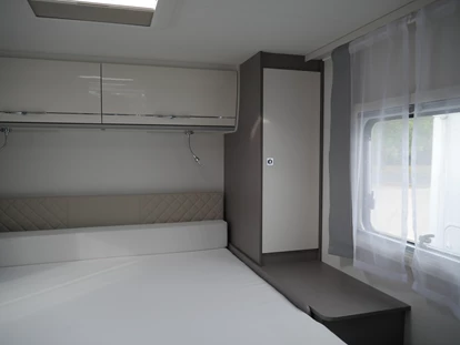 Caravan dealer - Thüringen Süd - Freizeitfahrzeuge-Teichmann Wohnmobil Etrusco T 7400 QBC -Queensbett- Automatik 180 PS, Hubbett Gebrauchtfahrzeug