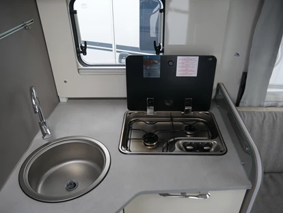 Caravan dealer - Thüringen Süd - Freizeitfahrzeuge-Teichmann Wohnmobil Etrusco T 7400 QBC -Queensbett- Automatik 180 PS, Hubbett Gebrauchtfahrzeug