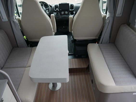 Wohnmobil-Verkauf: Wohnmobil Etrusco T 7400 QBC -Queensbett- Automatik 180 PS, Hubbett Gebrauchtfahrzeug